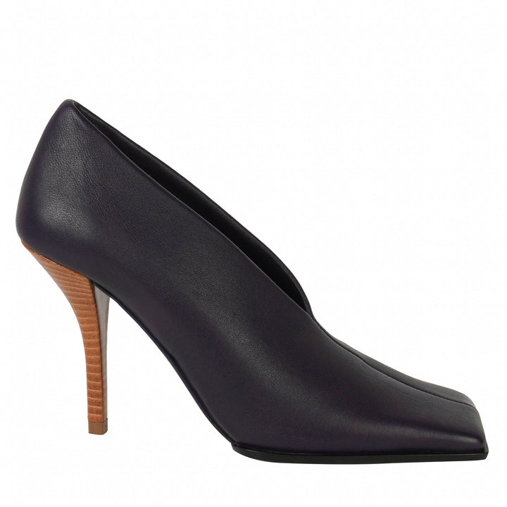 Alaïa Square Toe Pumps in Aubergine