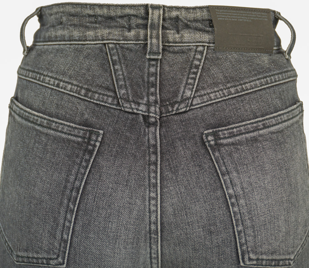 Closed Heritage Fit High Waisted Jeans in Black - Discounts on CLOSED at UAL