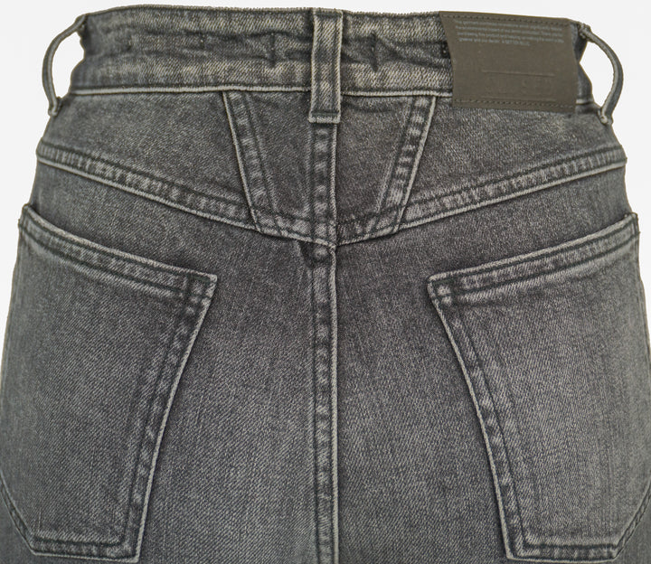 Closed Heritage Fit High Waisted Jeans in Black - Discounts on CLOSED at UAL