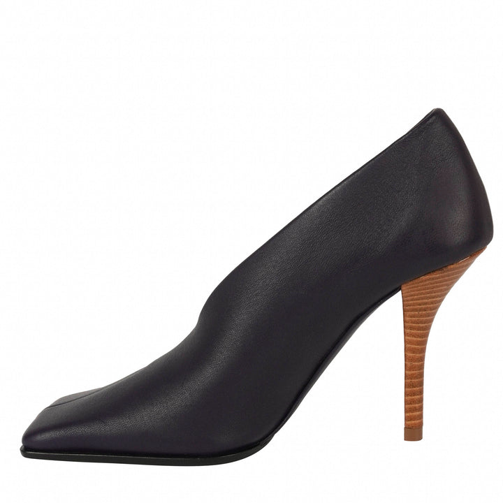 Alaïa Square Toe Pumps in Aubergine