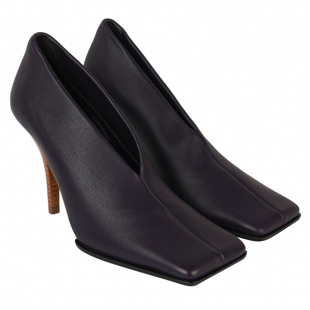 Alaïa Square Toe Pumps in Aubergine