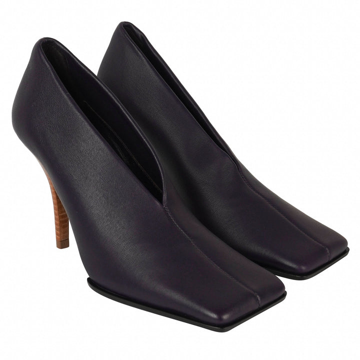 Alaïa Square Toe Pumps in Aubergine