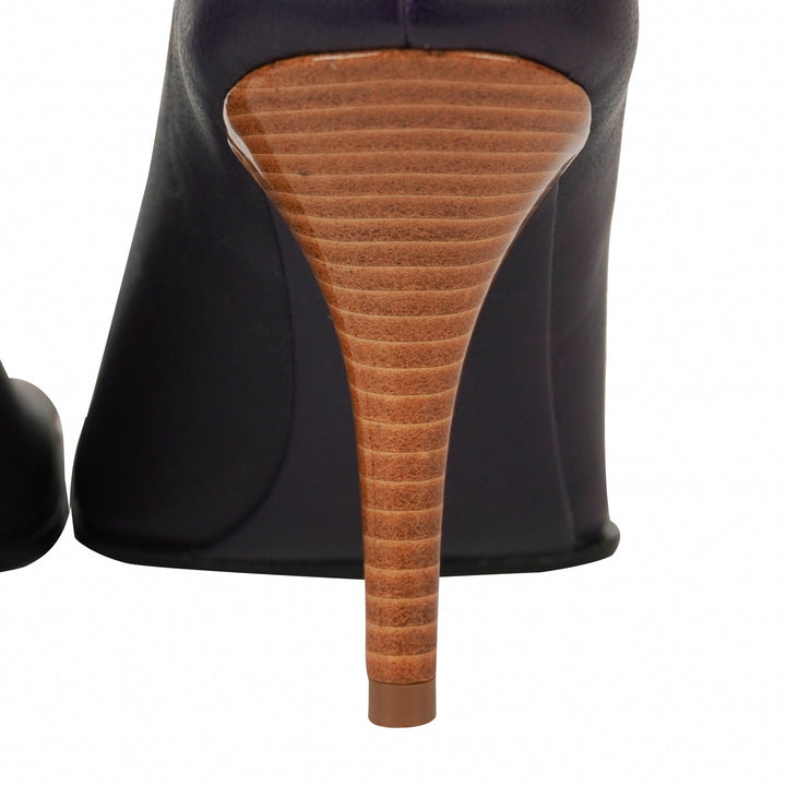 Alaïa Square Toe Pumps in Aubergine
