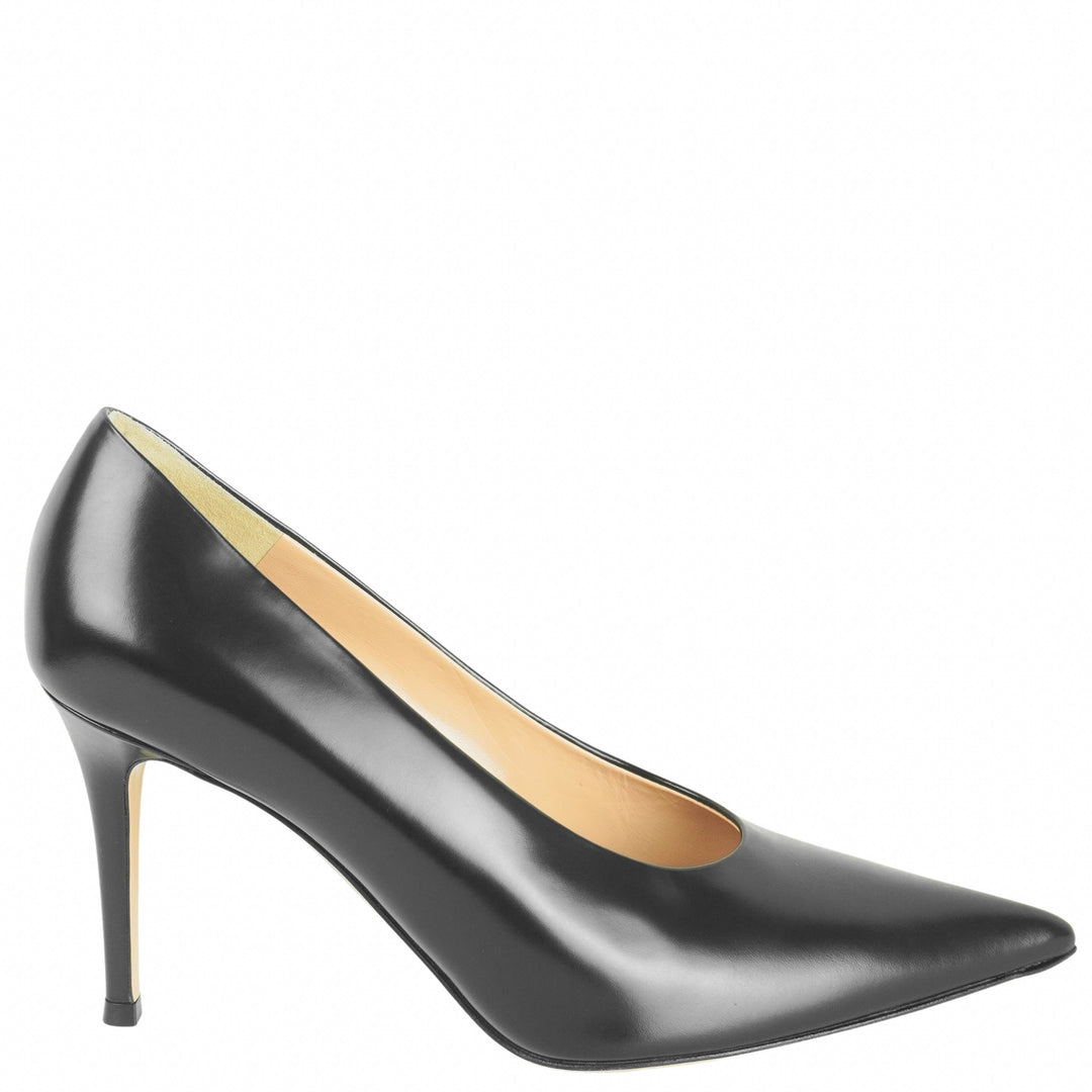 Gianvito Rossi Robbie Pumps in Black - Discounts on Gianvito Rossi at UAL