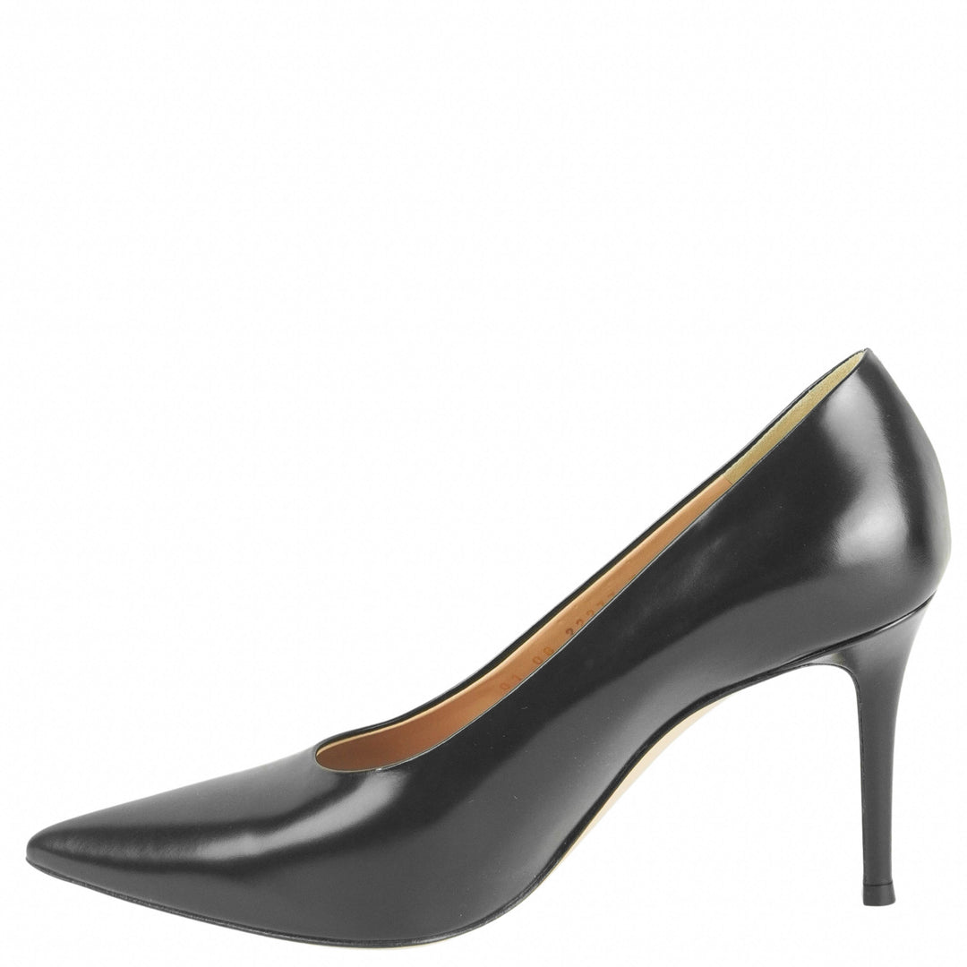 Gianvito Rossi Robbie Pumps in Black - Discounts on Gianvito Rossi at UAL