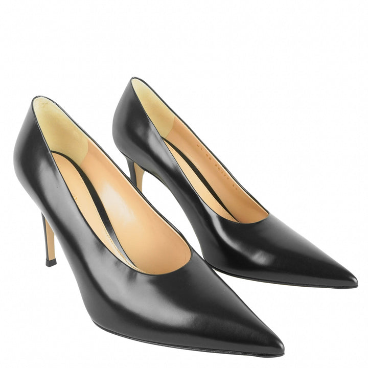 Gianvito Rossi Robbie Pumps in Black - Discounts on Gianvito Rossi at UAL