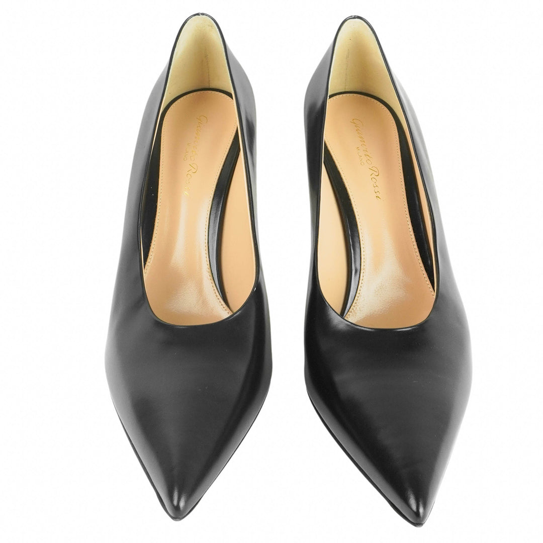 Gianvito Rossi Robbie Pumps in Black - Discounts on Gianvito Rossi at UAL