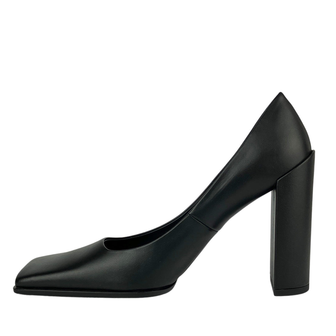 Alaïa 90 Pumps in Black - Discounts on Alaïa at UAL