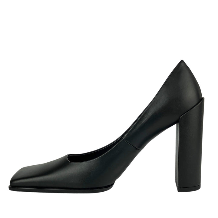 Alaïa 90 Pumps in Black - Discounts on Alaïa at UAL