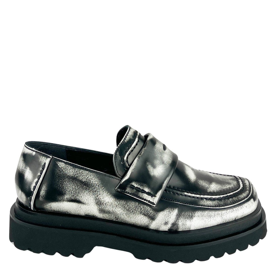Y's Leather Loafer in Distressed Black - Discounts on Y's at UAL