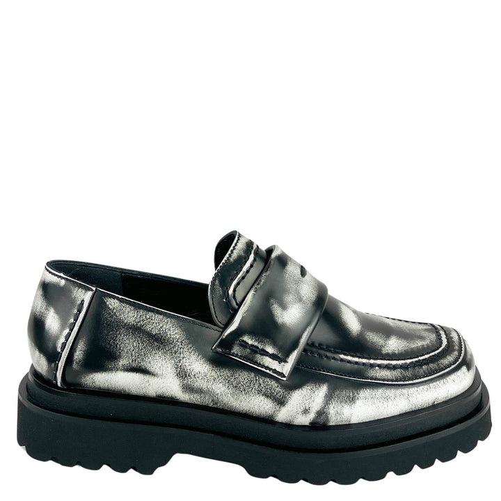 Y's Leather Loafer in Distressed Black - Discounts on Y's at UAL