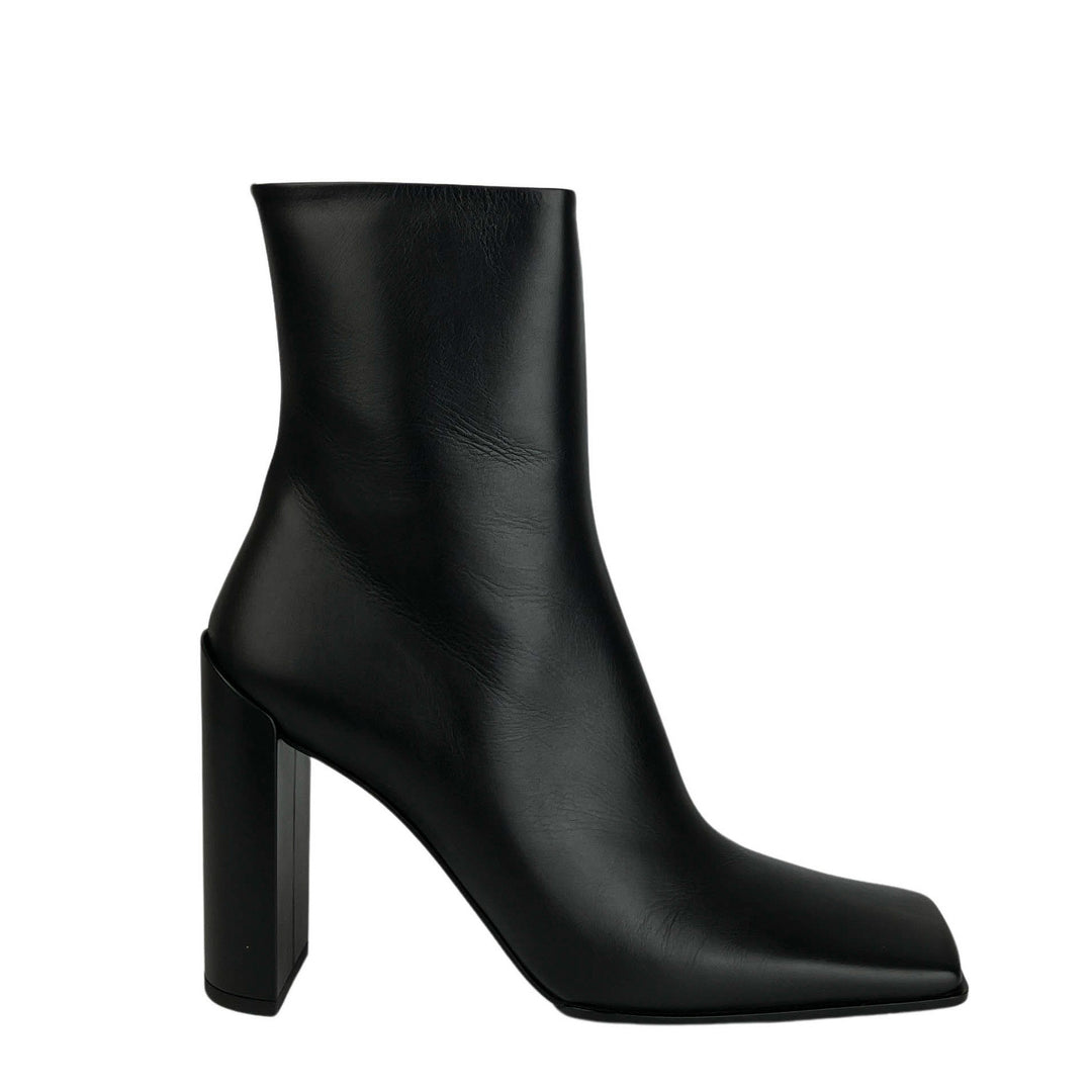 Alaïa Square Toe Boots in Black - Discounts on Alaïa at UAL