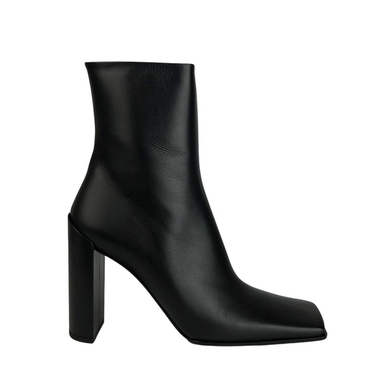 Alaïa Square Toe Boots in Black - Discounts on Alaïa at UAL