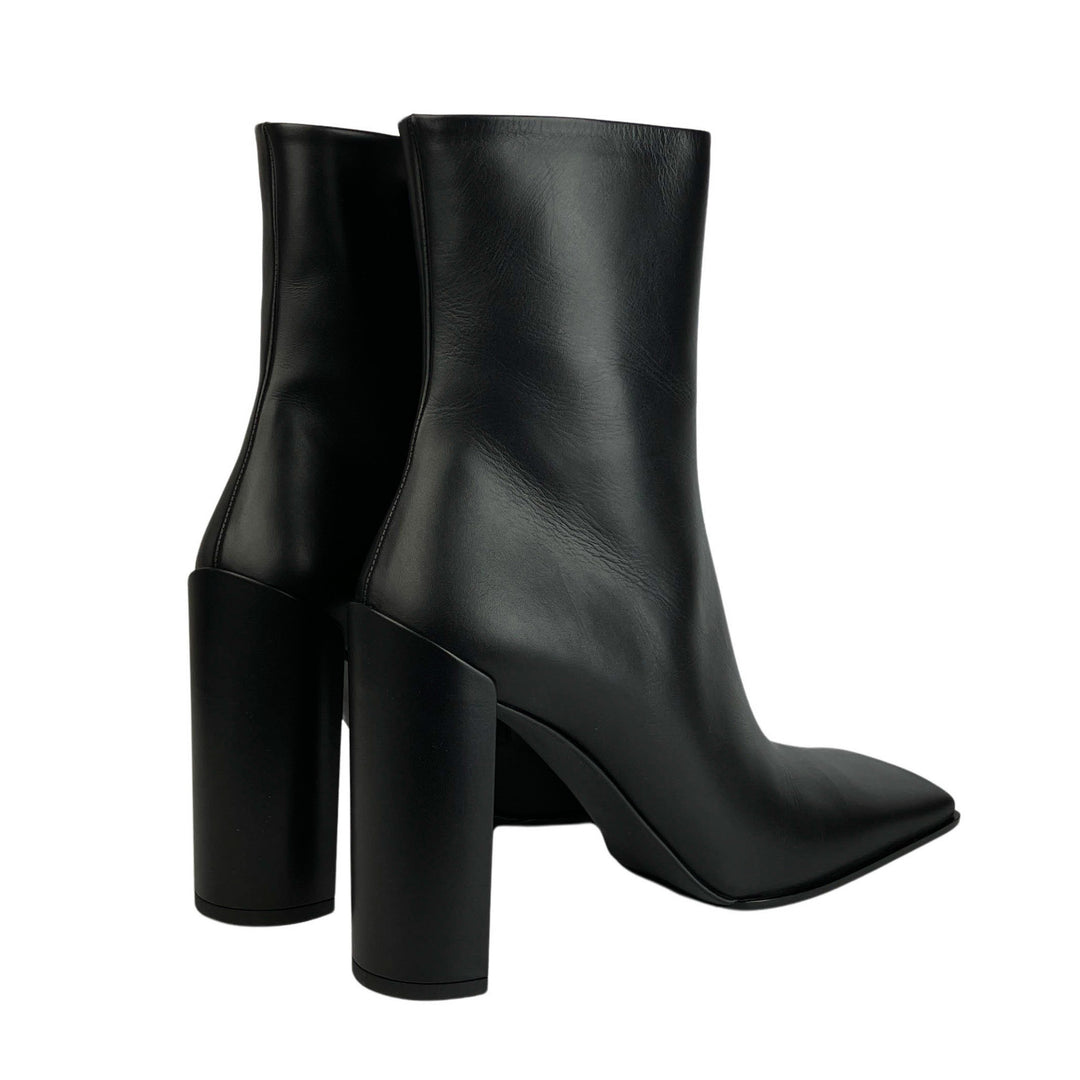Alaïa Square Toe Boots in Black - Discounts on Alaïa at UAL