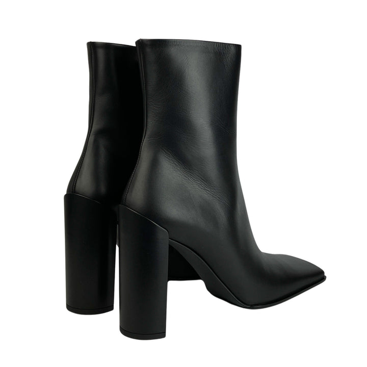 Alaïa Square Toe Boots in Black - Discounts on Alaïa at UAL